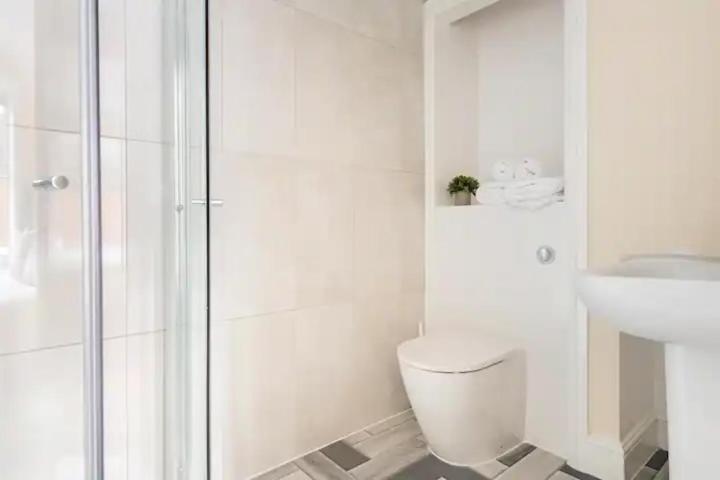 Nice 2 Bedroom House In Stowmarket Buitenkant foto